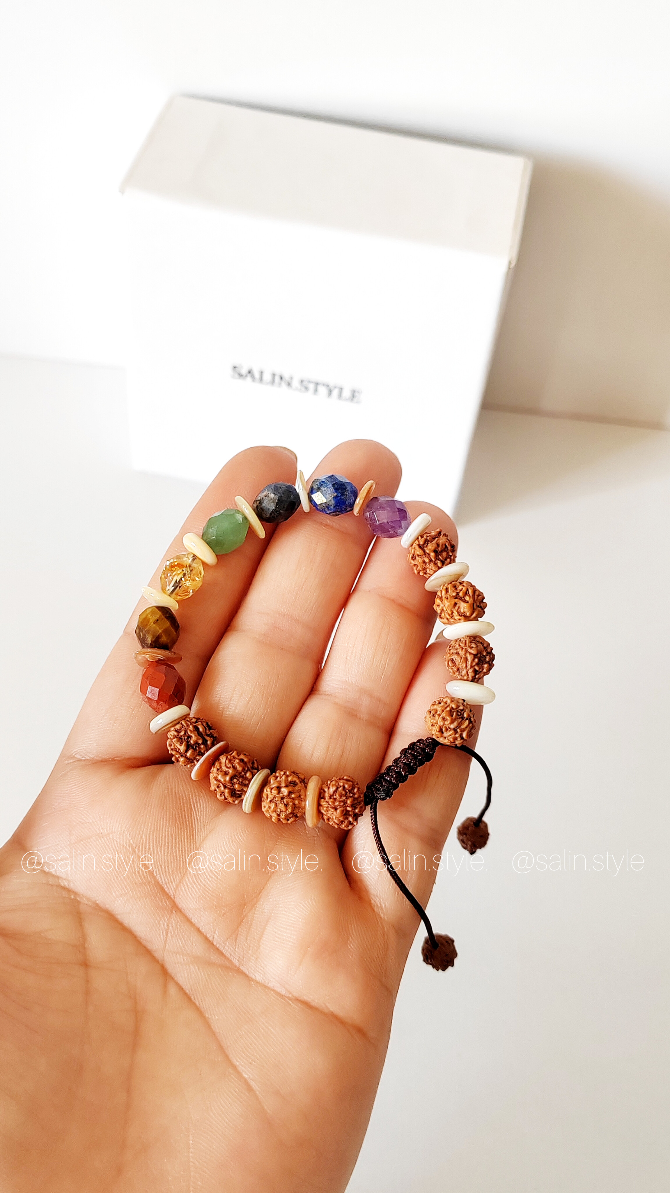 دستبند سنگی رودراکشا هفت چاکرا